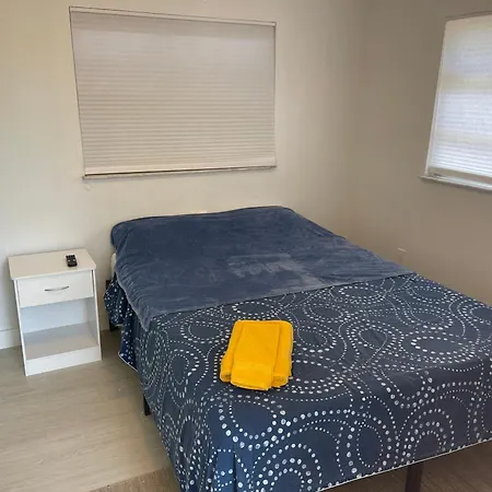 Studio Apt By The Airport 1/1